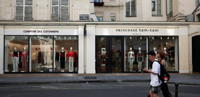 Deux boutiques Comptoir des cotonniers et Princesse tam tam à Paris le 2 juillet 2025