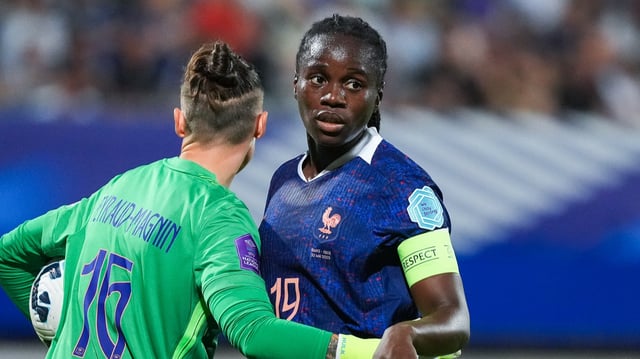 Griedge Mbock lors de son premier match en tant que capitaine de l’équipe de France, contre la Suisse le 30 mai dernier.