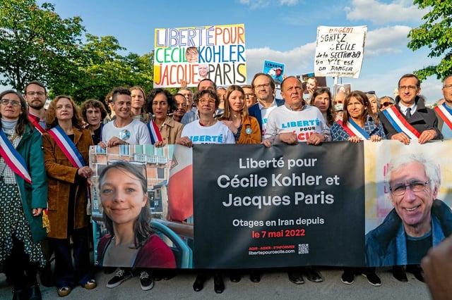 Rassemblement pour Cécile Kohler et Jacques Paris, détenus en Iran depuis le 7 mai 2022.
