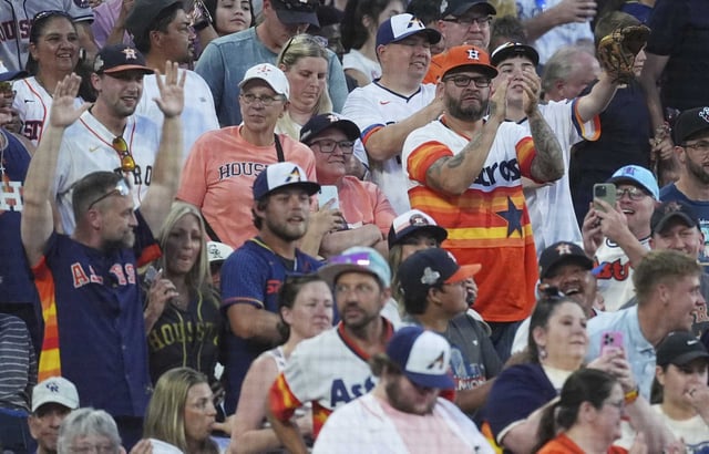 Fans applaud after Houston Astros&#39; Jose Altuve singled to drive in two runs off Colorado Rockies relief pitcher Jake Bird in the sixth inning of a baseball game Wednesday, July 2, 2025, in Denver. (AP Photo/David Zalubowski)