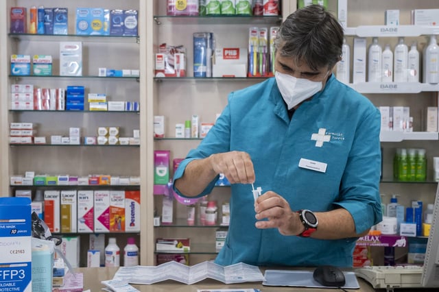 Imagen de archivo de un farmacéutico valenciano.