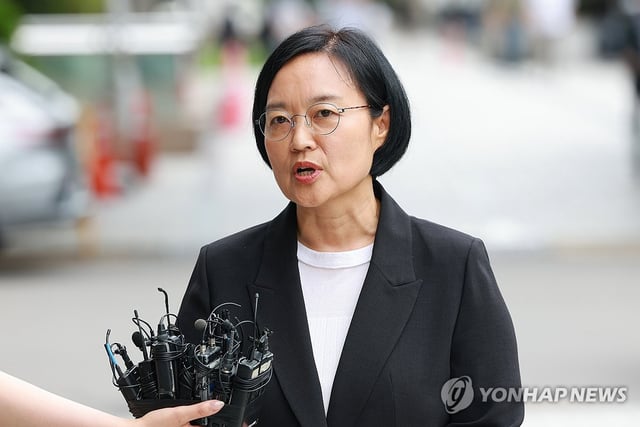 Han Seong-sook, the nominee for minister of small and medium-sized enterprises (SMEs) and startups, speaks to reporters upon arrival at her office in Seoul on June 24, 2025. (Yonhap)