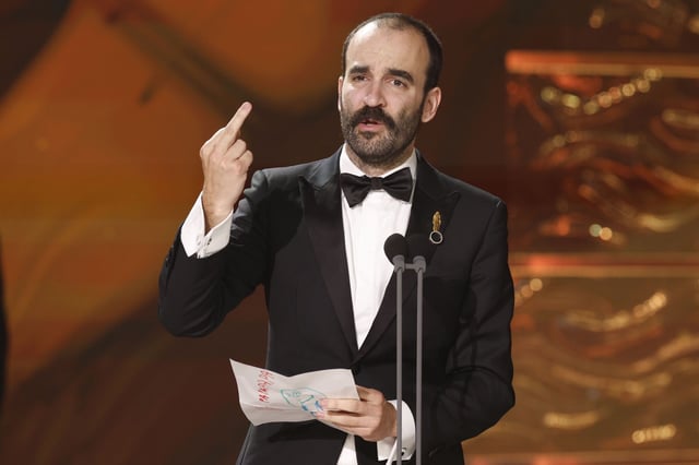 El guionista Eduard Sola ganó el Goya a mejor guión original por "Casa en flames", en la 39 edición de los Premios Goya de la Academia de Cine.