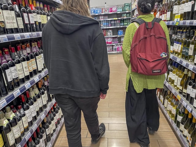 Une enquête menée par Addictions France et publié jeudi 3 juillet conclut que 9 supermarchés sur 10 vendent de l’alcool aux mineurs. (Photo d’illustration)