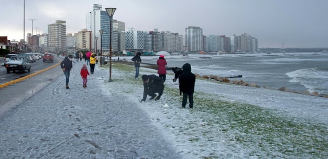 Sur la plage de Miramar, dans la province de Buenos Aires, en Argentine, le 30 juin 2025