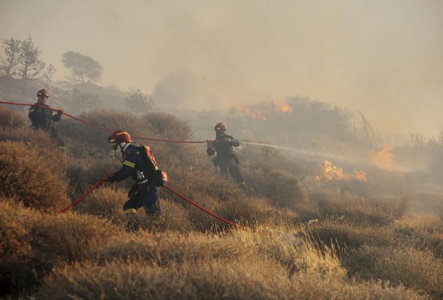 Miles de evacuados por el fuego en Creta
