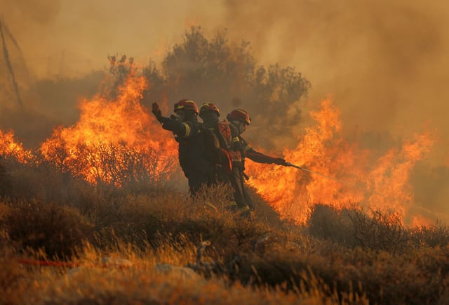 Miles de evacuados por el fuego en Creta