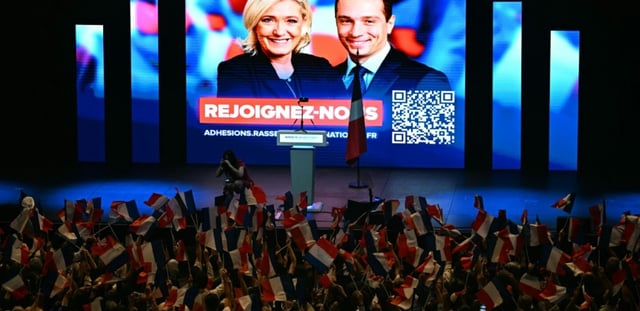 Les portraits de Marine Le Pen et Jordan Bardella à l'occasion de la réunion du 1er mai du Rassemblement national (RN), à Narbonne, le 1er mai 2025