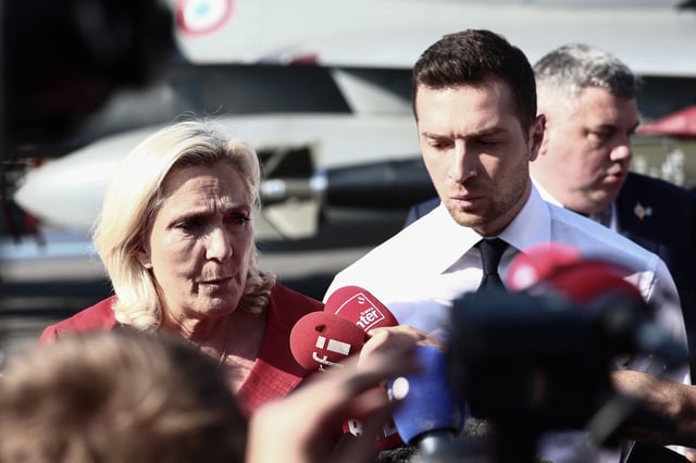 «Le Parlement européen nous cherche des noises matin, midi et soir», fustige Marine Le Pen