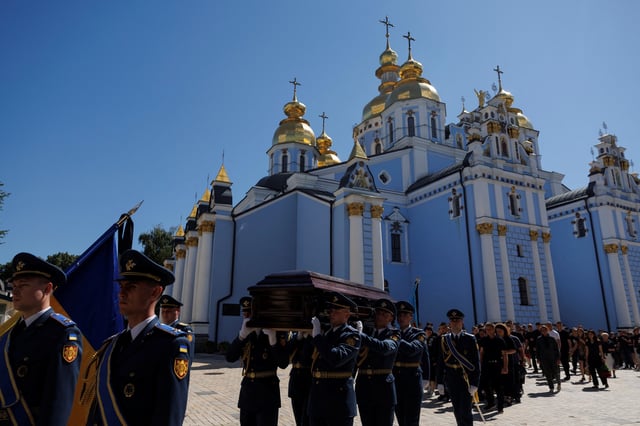 Service members of Honour Guard carry a coffin with the body of Ukrainian military pilot Colonel Maksym Ustymenko, who died last Sunday operating an F16 fighter jet during a combat mission, amid Russia's attack on Ukraine, during his funeral ceremony in Kyiv, Ukraine July 3, 2025.  REUTERS/Valentyn Ogirenko