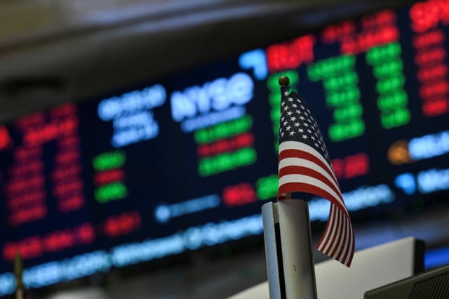 Un drapeau des Etats-Unis à la Bourse de New York, le 13 juin 2025