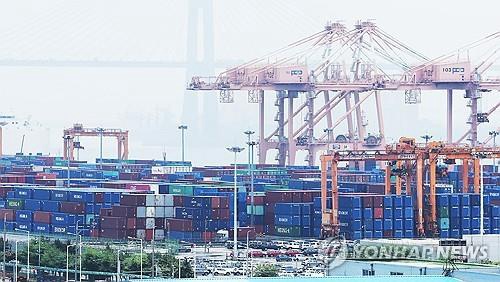 Containers are stacked at a port in South Korea's city of Pyeongtaek on July 1, 2025. (Yonhap)