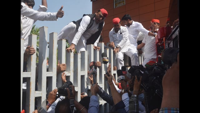 Major confrontation between Samajwadi party chief Akhilesh Yadav and Lucknow Development Authority for entry into Jai Prakash Narain International Centre (File)