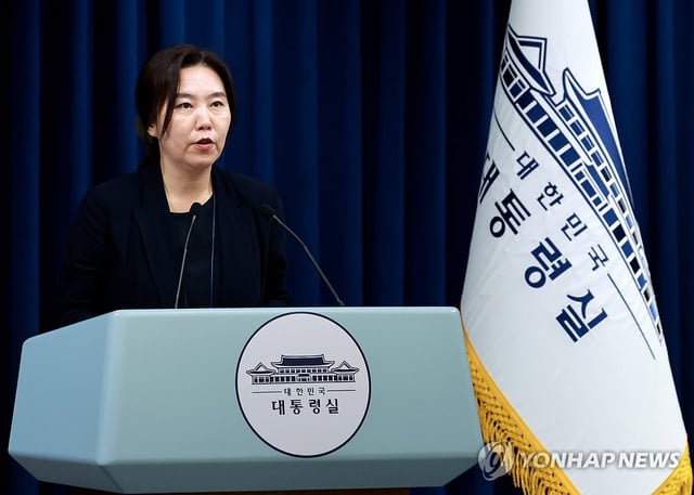 Presidential spokesperson Kang Yu-jung speaks during a press briefing at the presidential office in Seoul on July 3, 2025. (Yonhap) 