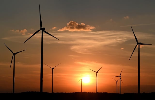Beim Ausbau der Windkraft an Land kommen die deutschen Bundesländer unterschiedlich schnell voran. Spitzenreiter beim Ausbau ist Nordrhein-Westfalen - Bayern hingegen liegt weit hinten, wie eine Datenauswertung des SWR am Freitag zeigte.