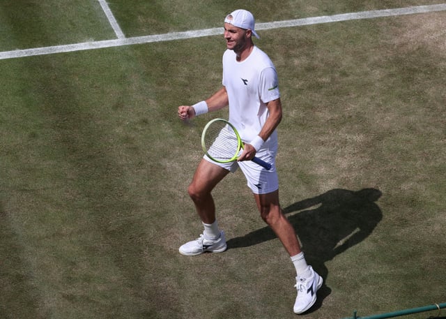 Jan-Lennard Struff feiert seinen Zweitrundenerfolg