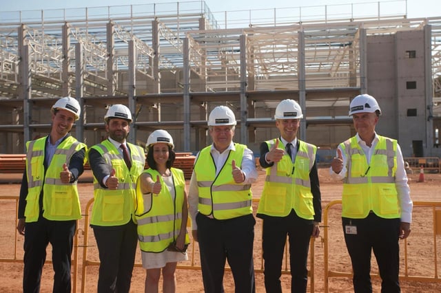 Un momento de la visita a la gigafactoría.