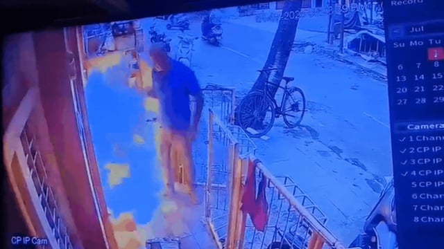 A man allegedly tried to set a house on fire in Bengaluru's Viveknagar over a long-pending 5 lakh loan dispute.