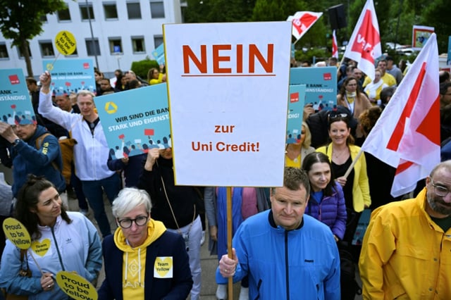 Die Dienstleistungsgewerkschaft Verdi lehnt eine Übernahme der Commerzbank durch den italienischen Konkurrenten Unicredit trotz Zusagen zum Erhalt von Arbeitsplätzen und Filialen ab.