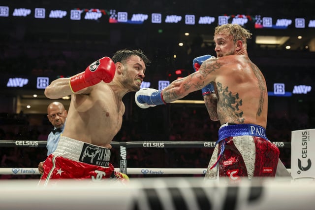 Julio Cesar Chavez Jr. (l.) bei seinem Kampf gegen Youtube-Star Jake Paul