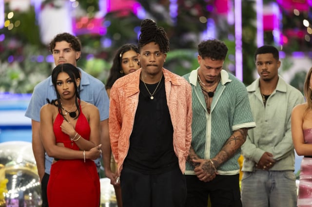LOVE ISLAND USA -- Episode 727 -- Pictured: (l-r) Clarke Carraway, Nicolas “Nic” Vansteenberghe, Cierra Ortega, Taylor Williams, Jose “Pepe” Garcia-Gonzalez, Ace Green.