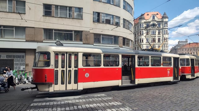 Leere Straßenbahn in Prag, Tschechien