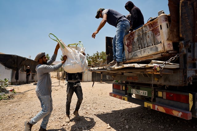 Palestinian Bedouins flee their homes, as settler violence surges, near Jericho in the Israeli-occupied West Bank, July 4, 2025. REUTERS/Ammar Awad
