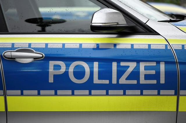 Im niedersächsischen Hemmingen ist am Freitag eine Frau in einem Wohnhaus getötet worden. Ein 31-jähriger Tatverdächtiger wurde festgenommen, wie die Polizei in Hannover mitteilte. Die Hintergründe waren noch unklar.