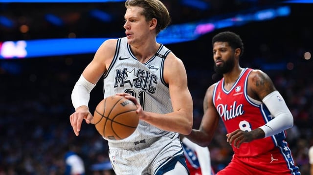 Dec 6, 2024; Philadelphia, Pennsylvania, USA; Orlando Magic forward Moritz Wagner (21) controls the ball against the Philadelphia 76ers in the second quarter at Wells Fargo Center. Mandatory Credit: Kyle Ross-Imagn Images