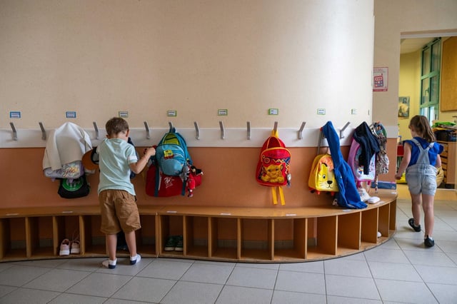 Photo d’illustration d’une rentrée des classes à l’école maternelle de Neuilly-le-Real, en septembre 2024. Le métier d’enseignant manque d’attractivité.