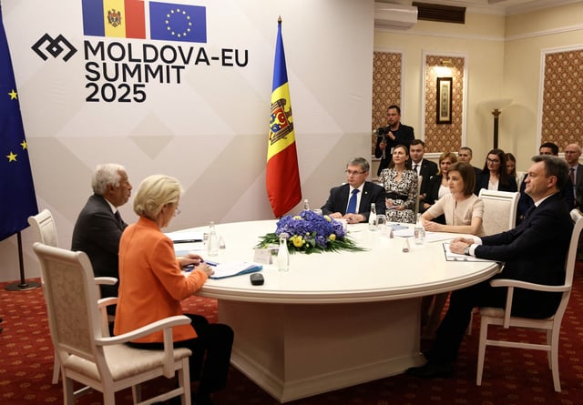 European Commission president Ursula von der Leyen, European Council President Antonio Costa, Moldovan President Maia Sandu, Parliament Speaker Igor Grosu and Prime Minister Dorin Recean attend the first Moldova-EU summit in Chisinau, Moldova July 4, 2025. REUTERS/Vladislav Culiomza