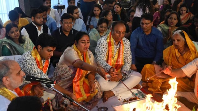 CM Rekha Gupta performs rituals during the inauguration Jan Seva Sadan on Friday. (Vipin Kumar/ Hindustan Times)