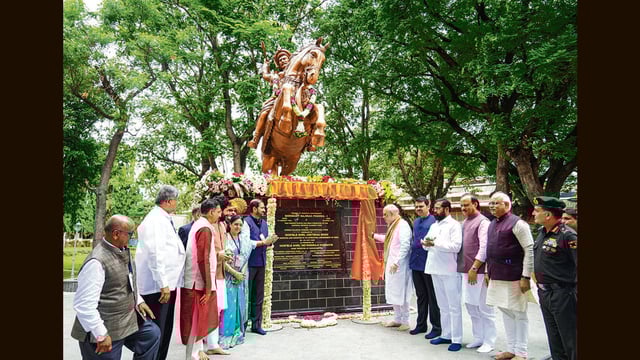 Union Home Minister Amit Shah unveils the Thorle Bajirao Peshwe's statue at NDA on Friday. Maharashtra CM Devendra Fadnavis, deputy CMs Ajit Pawar, Eknath Shinde, Union MoS Murlidhar Mohol, minister Chandrakant Patil, and others were also present. (HT)