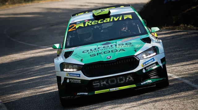 Javier Pardo y David de la Puente, con un Skoda Fabia RS, afrontan la jornada de mañana como líderes de la clasificación general. |  Adrián Irago |