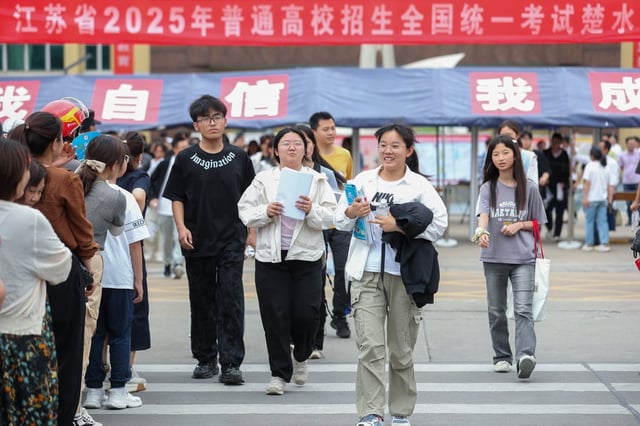 Students leave a national college entrance examination site in Xinghua City, east China’s Jiangsu province, on June 9, 2025. Photo: Zhou Shegen/Xinhua