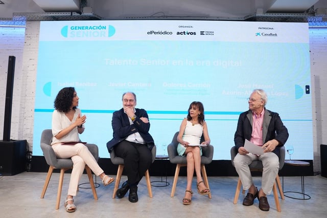 De izquierda a derecha, la periodista Isabel Benítez; Javier Cantera, presidente de Auren Consultoría; Lola Carrión, miembro del patronato de HelpAge International España, y José Manuel Azorín-Albiñana López, presidente de Emancipatic.