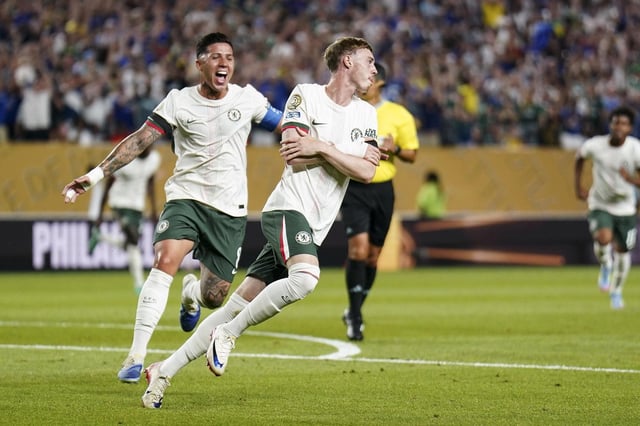 Palmer celebra su gol ante el Palmeiras junto a Enzo.