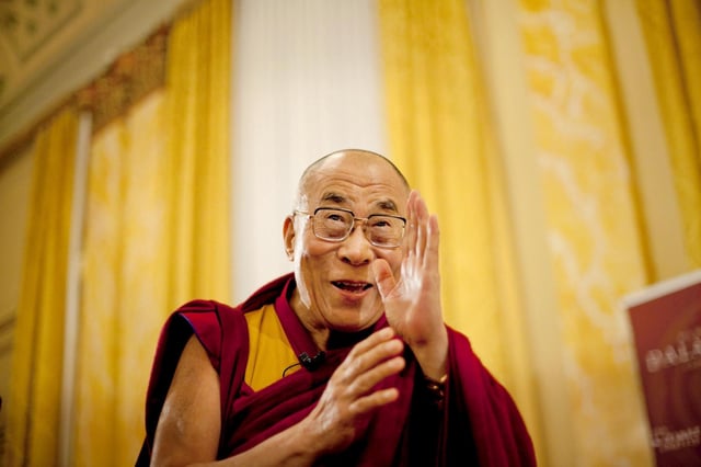 El Tíbet ruega por la larga vida del dalái lama en una ceremonia de alto voltaje político