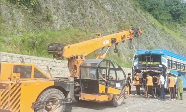 A crane lifts the damaged bus near Chanderkoot in Jammu and Kashmir | ANI