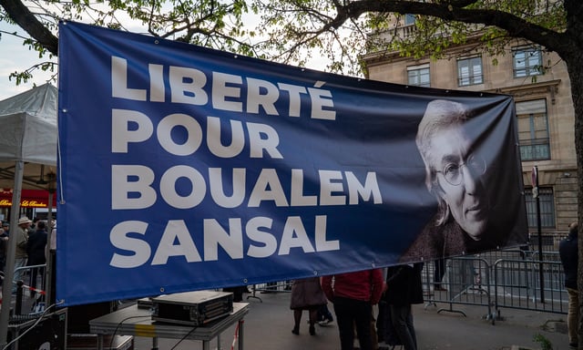 La France espérait une mesure de clémence de la part du président Abdelmadjid Tebboune à l'égard du romancier de 80 ans, à l’occasion de la fête nationale du 5 juillet, période des grâces présidentielles.