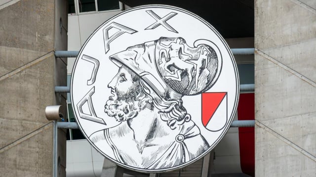 Ajax wint met gemak van Schotse subtopper bij terugkeer John Heitinga 