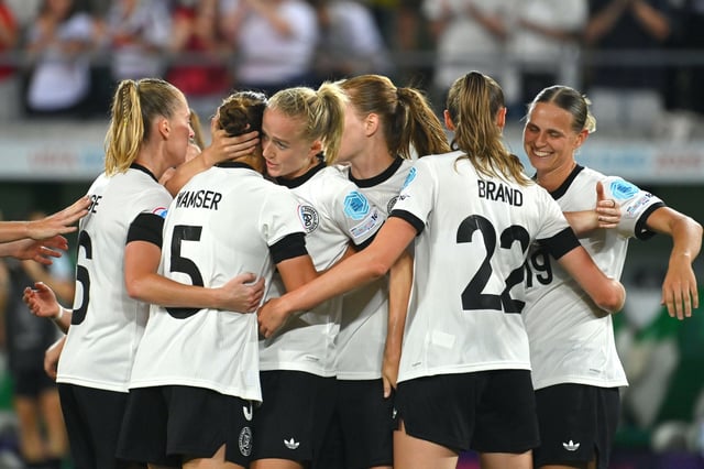 Die deutschen Fußballerinnen gewannen zum EM-Auftakt 2:0 gegen Polen.