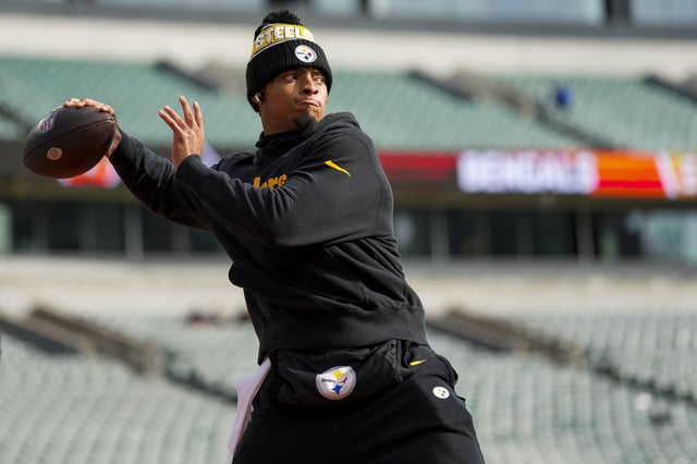 Quarterback Justin Fields #2 of the Pittsburgh Steelers warms up prior to an NFL football game against the Cincinnati Bengals, at Paycor Stadium on December 1, 2024 in Cincinnati, Ohio.