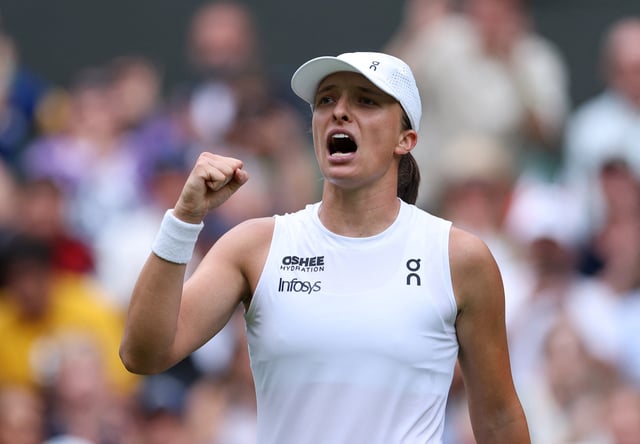 Tennis - Wimbledon - All England Lawn Tennis and Croquet Club, London, Britain - July 5, 2025 Poland's Iga Swiatek celebrates after winning her third round match against Danielle Collins of the U.S. REUTERS/Toby Melville
