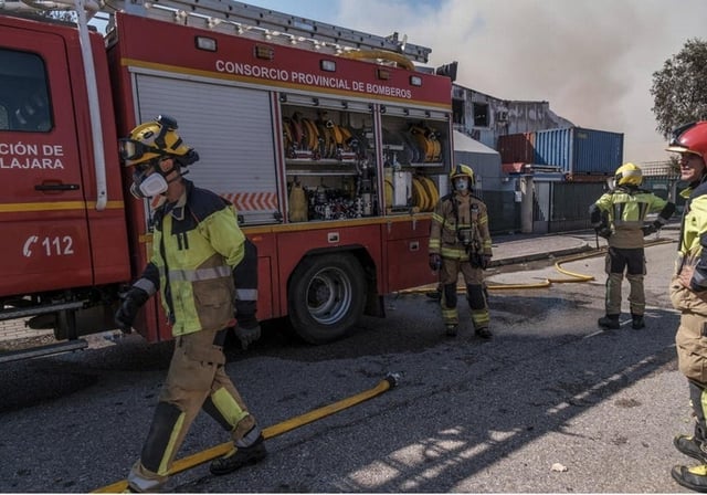 Un bombero está ingresado en el hospital de Getafe a causa del fuego