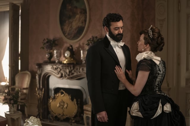 Morgan Spector and Carrie Coon in HBO&#39;s The Gilded Age Season 3, Episode 3.