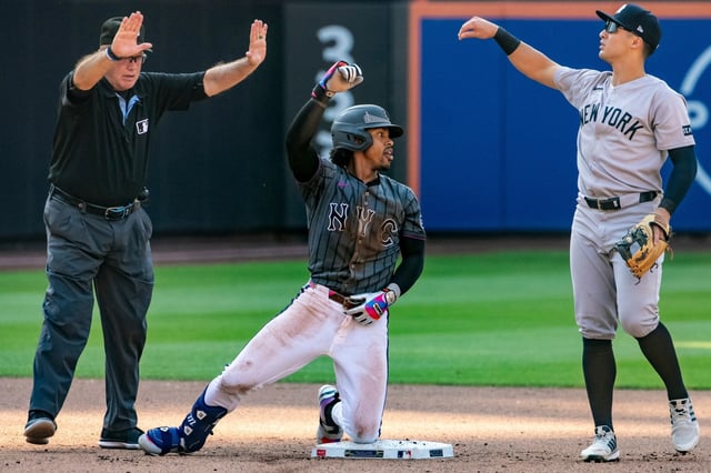 New York Mets&#39; Francisco Lindor becomes safe at second base on a fielding error during the seventh inning of a baseball game against the New York Yankees, Saturday, July 5, 2025, in New York. (AP Photo/Angelina Katsanis)