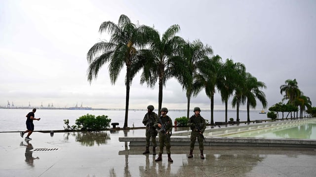 Brasilianische Soldaten patrouillieren in der Nähe des Amanha Museums vor dem BRICS-Gipfel in Rio de Janeiro.