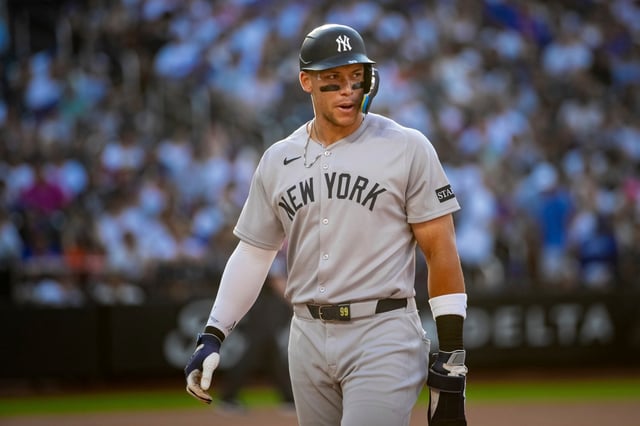 New York Yankees&#39; Aaron Judge leaves the field after not scoring in the eighth inning of a baseball game against the New York Mets, Saturday, July 5, 2025, in New York. (AP Photo/Angelina Katsanis)