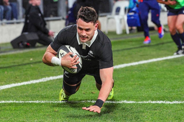 Will Jordan anota uno de los tries de Nueva Zelanda, que padeció durante todo el partido a Francia en Dunedin; All Blacks y Les Bleus volverán a enfrentarse el próximo sábado.